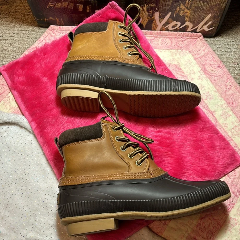 Tommy Hilfiger Sz 7 Men's Casey Rain Boot Rubber Brown Suede Upper EUC